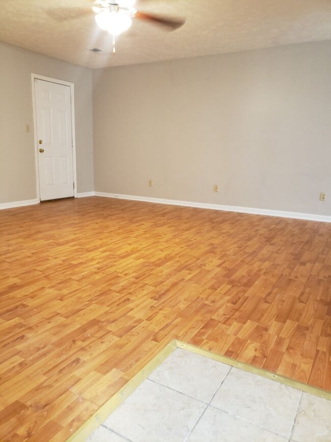 Building Photo - Garden Villa Estates