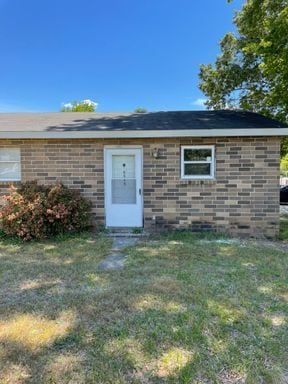 Primary Photo - 3052 Clermont Ave