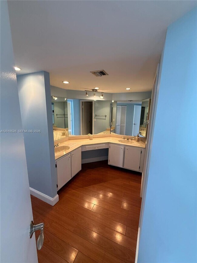 Building Photo - 2333 Brickell Ave