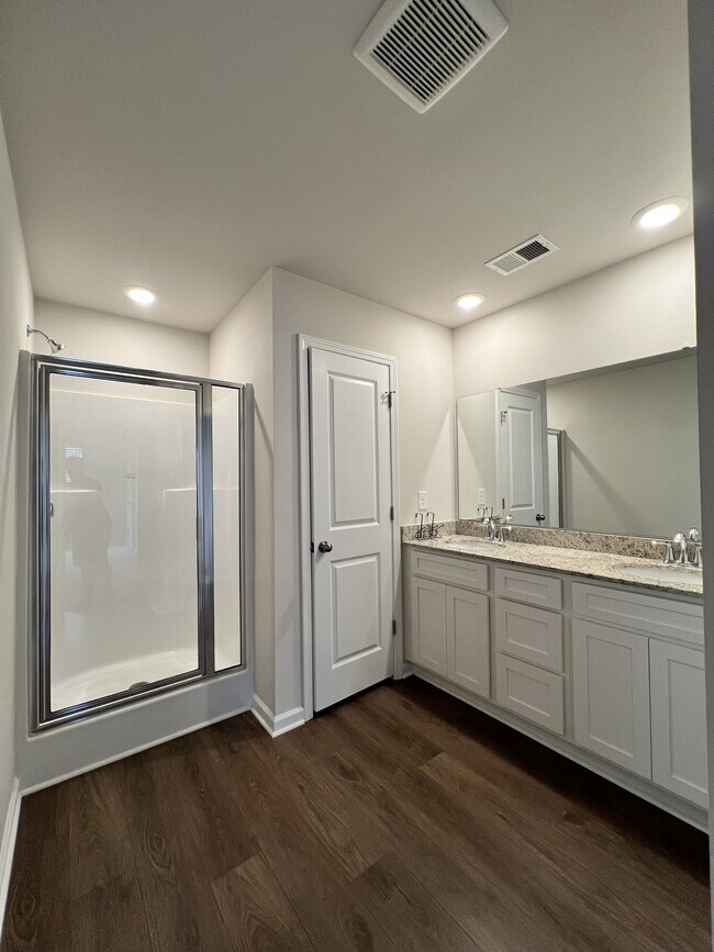 Building Photo - 199 Kitti Wake Dr