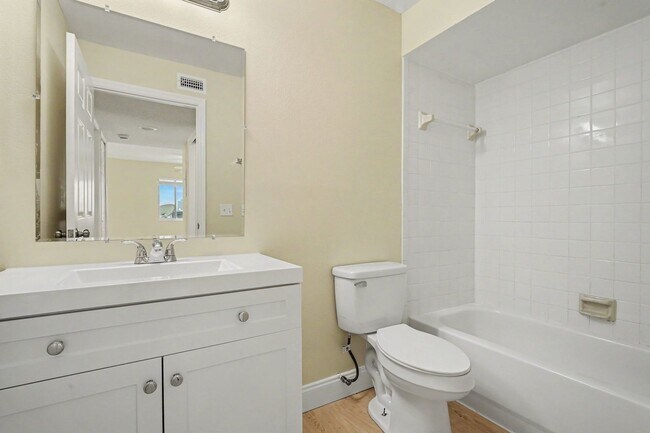 Building Photo - 2290-2296 Fox Hollow Dr.