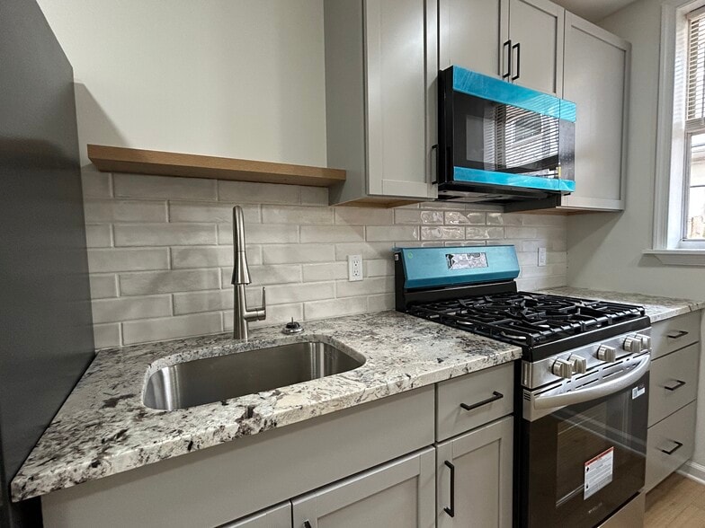 Building Photo - 2054 Mercy St