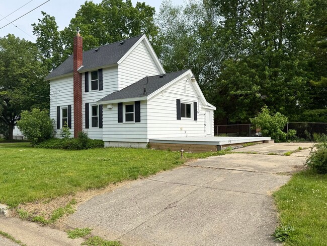Building Photo - 1200 Sheldon St