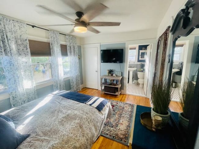 Building Photo - 2910 Grape Street