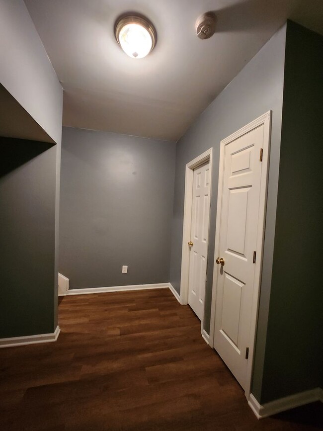 Building Photo - Cute duplex in Belmont-