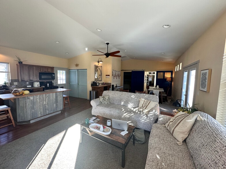 Building Photo - 5634 Locust Ln