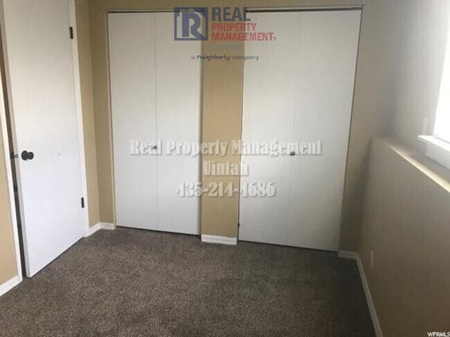 Building Photo - 3 Bed 2 Bath Duplex