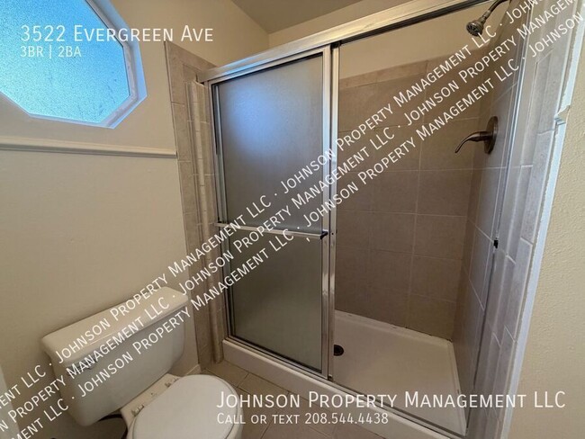 Building Photo - 3522 Evergreen Ave