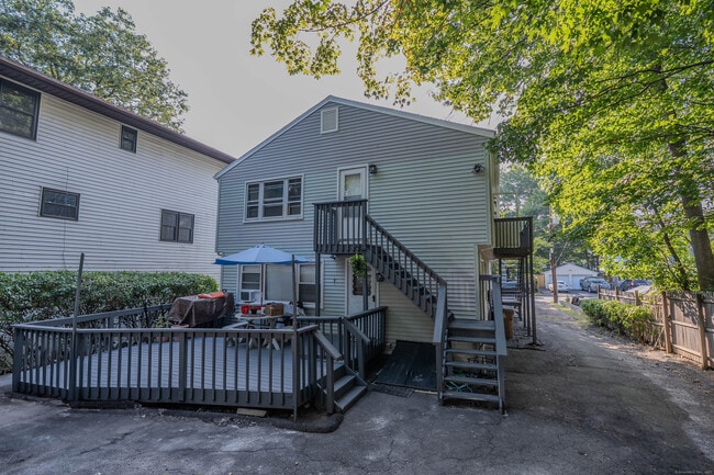 Building Photo - 16 Oenoke Pl