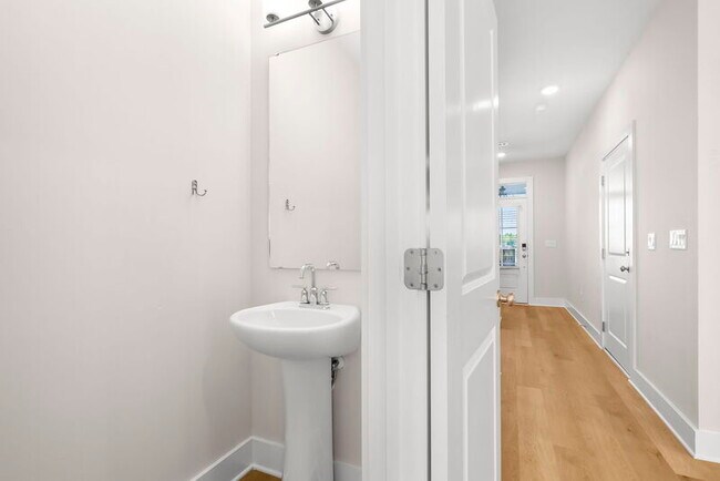 Building Photo - 219 Skylah Ln