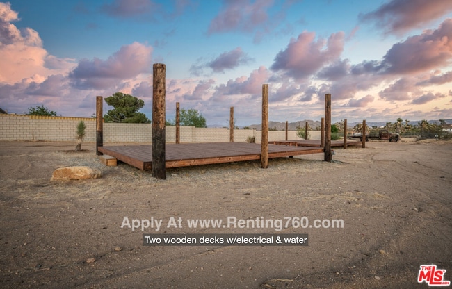 Building Photo - Updated 3 Bed 2 Bath Home on 2.5 Fenced In Acres with paid SOLAR PANELS!!