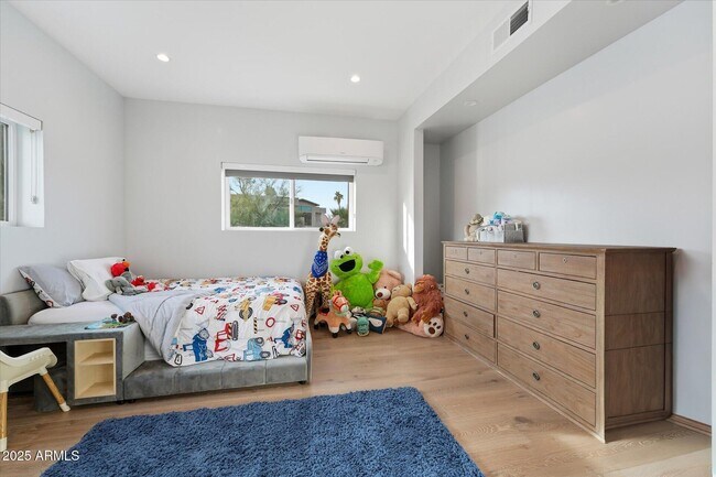 Building Photo - 3112 E Palo Verde Dr