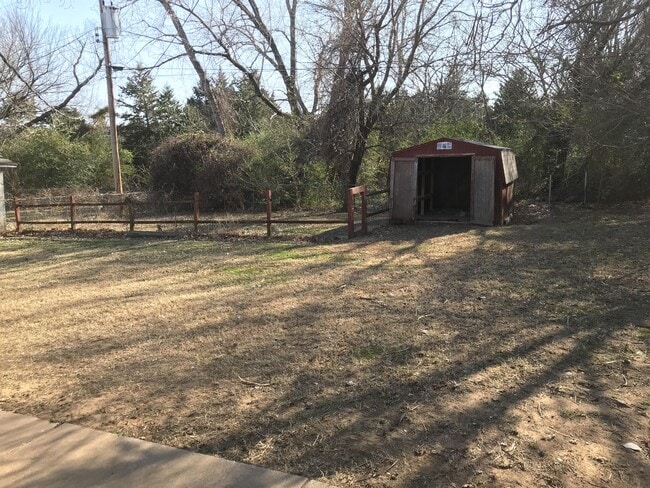 Building Photo - 520 W Highland St