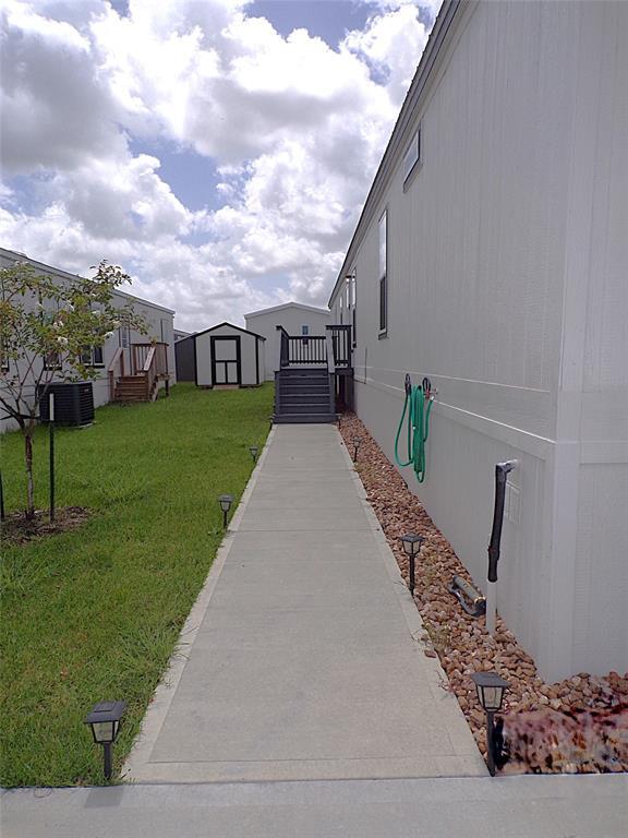 Building Photo - 127 Lear Ln