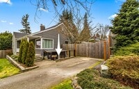 Building Photo - Stylish in Snohomish