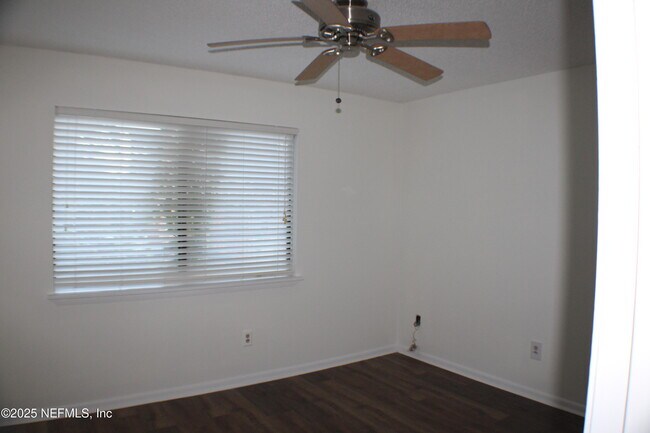 Building Photo - 10315 Docksider Dr E