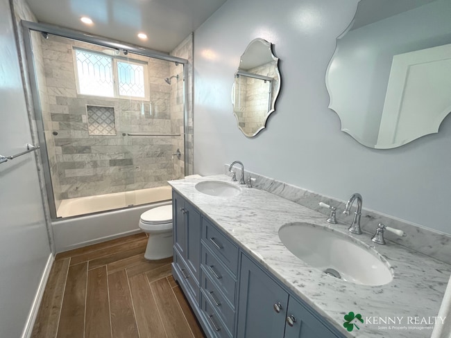 Building Photo - Large Five Bedroom, Three Bathroom with In...