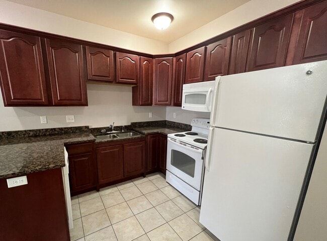 Building Photo - LUXURIOUSLY ELEGANT DESIGN 1 BDR APT.