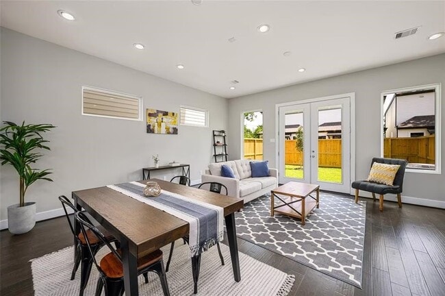 Building Photo - 105 W Whitney St