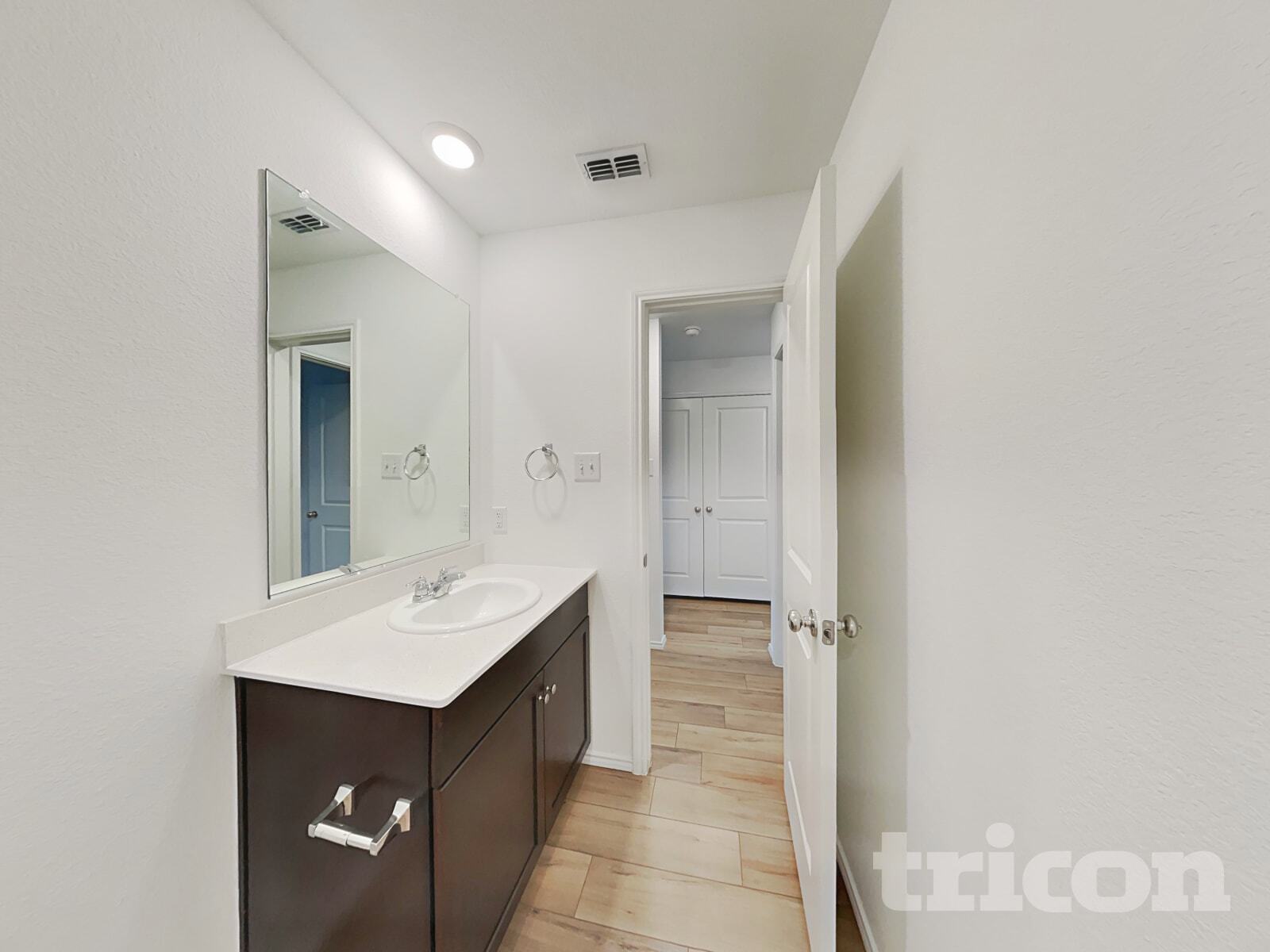 Building Photo - 617 Dashwood Dr