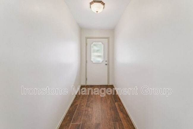 Building Photo - 8405 S Kalanchoe Ave