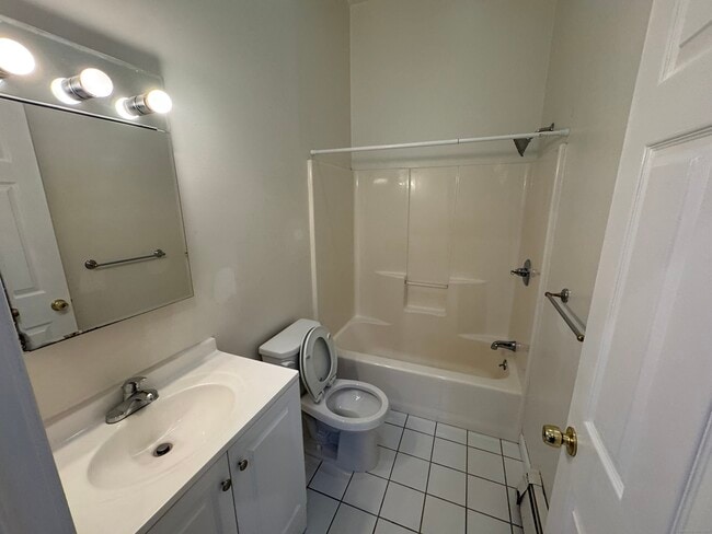 Building Photo - 1880 Old Town Rd