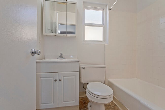 Building Photo - 5869B W 88th St