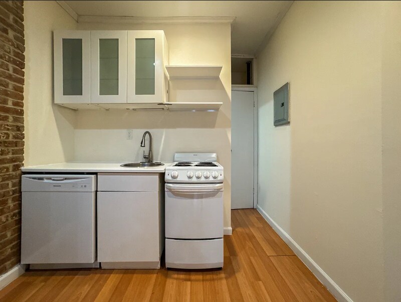 Building Photo - 71 Pineapple St