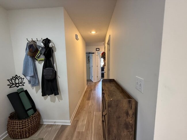 Building Photo - Spacious 4BR Home in Seven Oaks with Garage & Fenced Yard