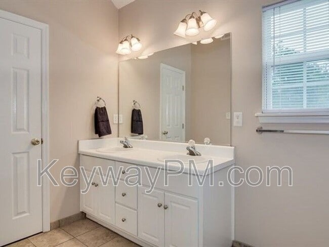 Building Photo - 3019 Pepperhill Dr