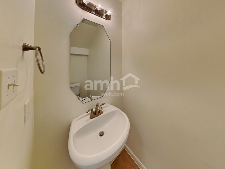 Building Photo - 8339 Loetsch Ridge Way