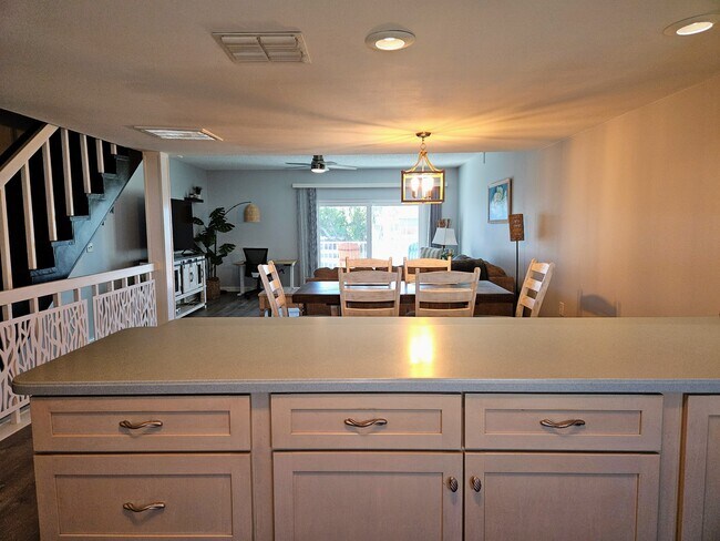 Building Photo - 255 Capri Cir N