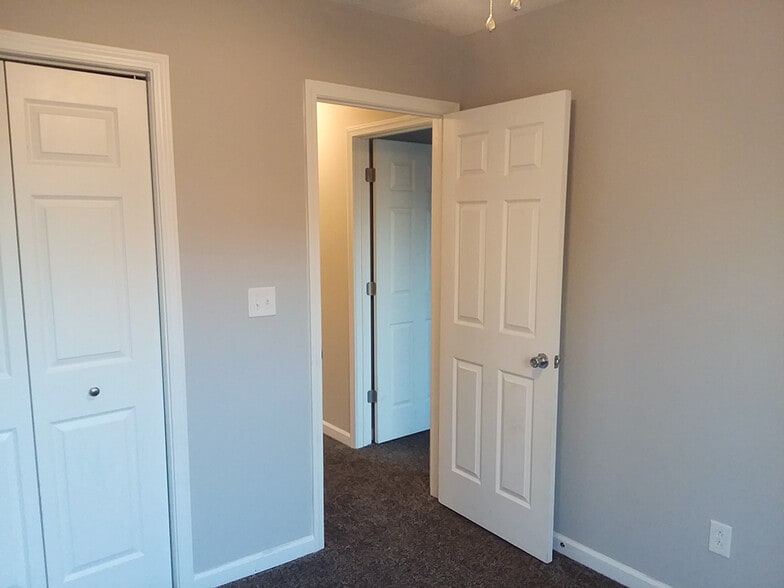 Bedroom 3 - 532 N Arlington St