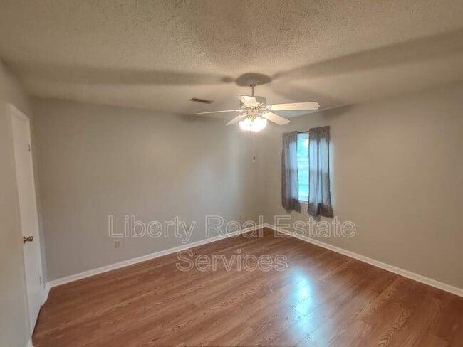 Building Photo - 633 Trevor St