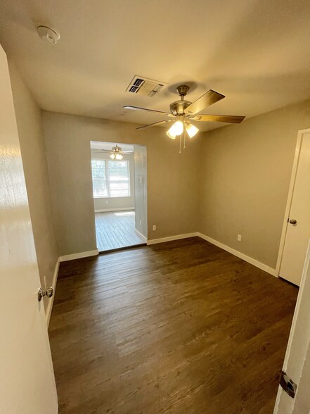 Building Photo - 454 Anton Dr