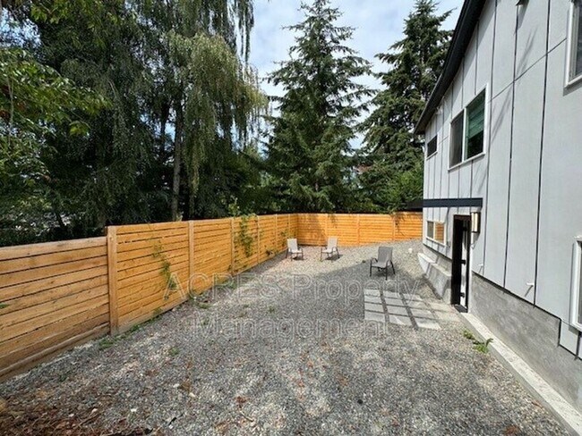 Building Photo - 9423 36th Ave SW