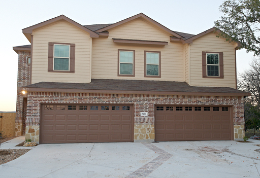 Primary Photo - Luxury 3 Bedroom Townhome Located Near Sou...