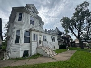 Building Photo - 707 Brady-707