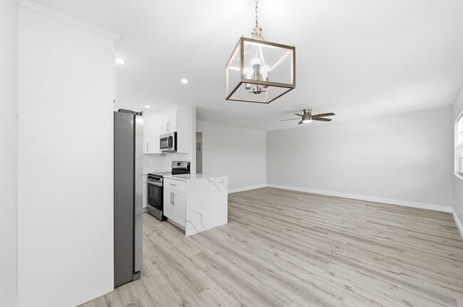 Building Photo - 284 Flanders F