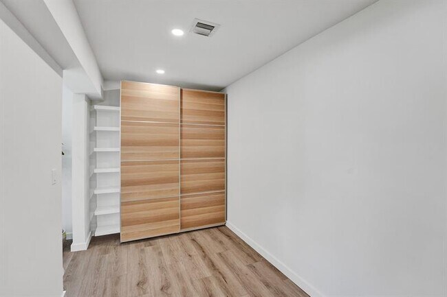 Building Photo - 5501 NE 18th Terrace