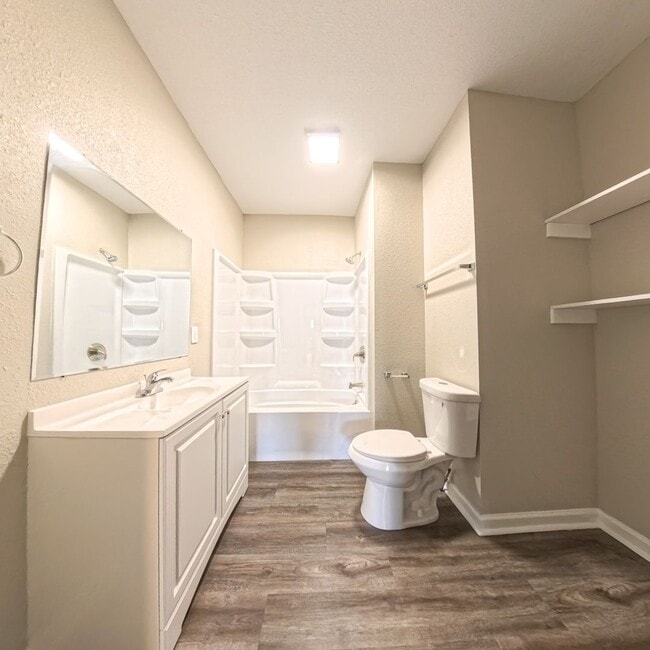 Building Photo - Updated 2-Bedroom Home in Marshalltown