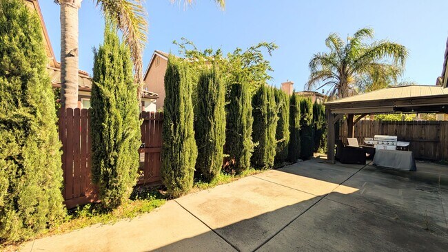 Building Photo - Beautiful Executive Rental in West Sacramento!