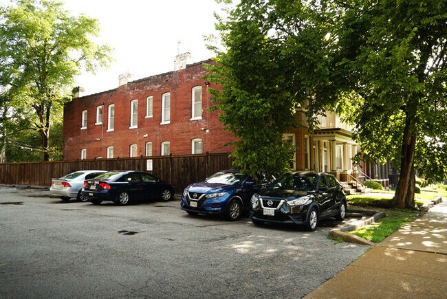 Building Photo - Recently Updated 3Bedroom 2Bath Condo
