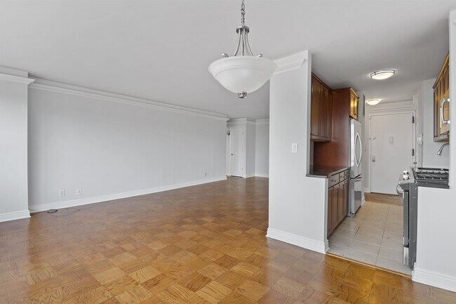 Building Photo - 500 Central Ave