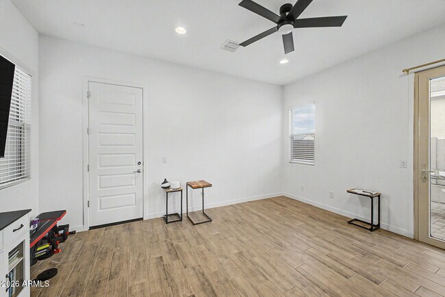 Building Photo - 3825 W Buist Ave