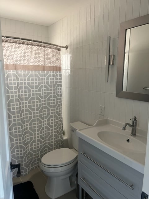 Building Photo - 5979 Meadow Ln