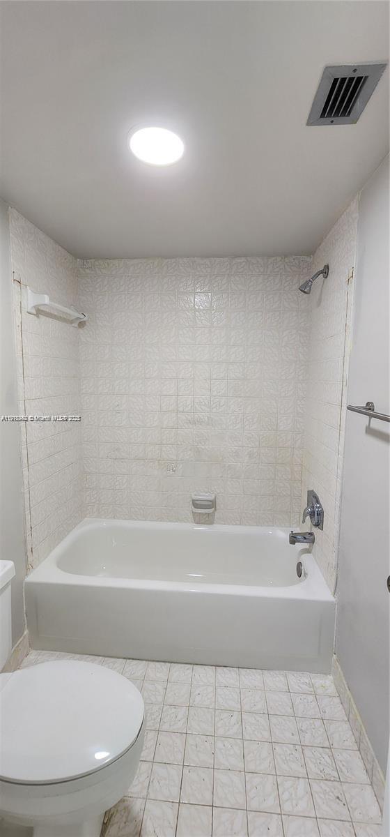 Building Photo - 18021 Biscayne Blvd