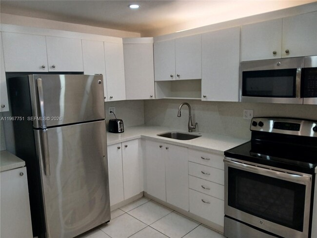 Building Photo - 2780 NE 183rd St