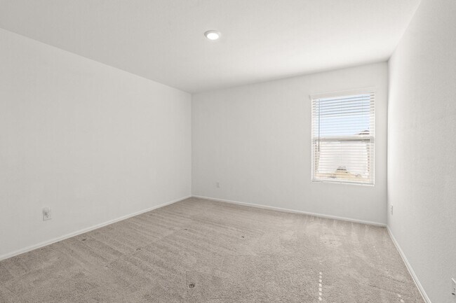 Building Photo - 5026 Lavaridge Dr