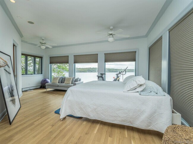 Building Photo - 24 Bay Ave